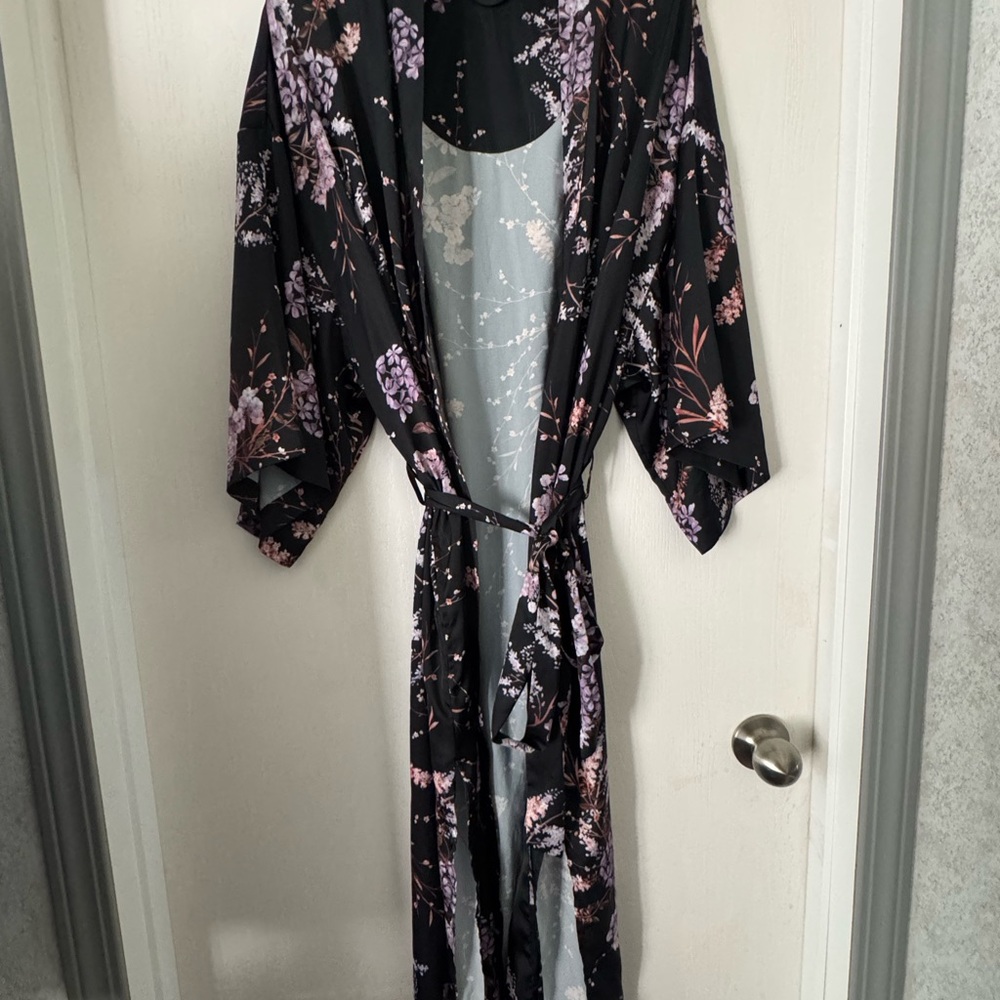 La Vie En Rose Black and Purple Floral Robe - Picture 8 of 10